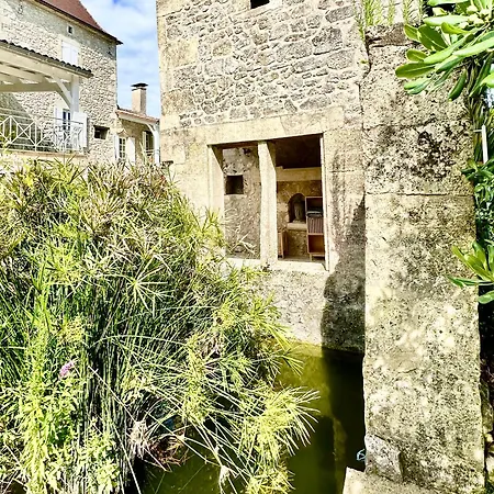 Chateau De Lafont בית הארחה